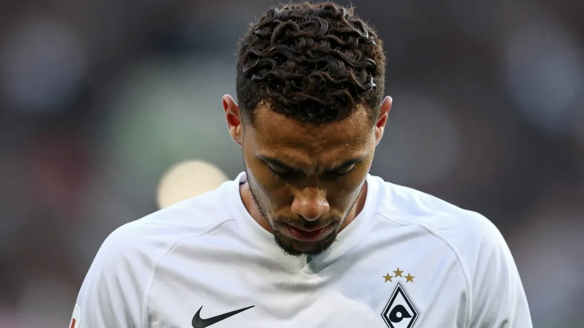 Borussia Mönchengladbach stürzt nach der 3:4-Heimpleite gegen den Aufsteiger in eine tiefe Krise, während Ex-Kapitän Lars...