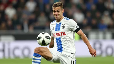 Borussia Mönchengladbach extends hope on Elvedi