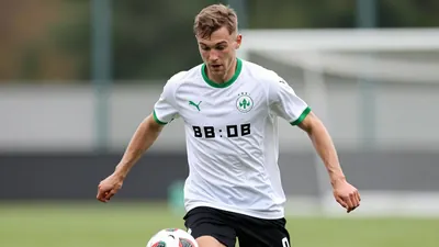 Gladbach Transfer Rumors: Schröder Confirms Elvedi Departure