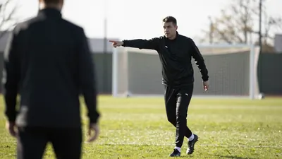 Sportdirektor Rouven Schröder hat Jan-Moritz Lichte und Markus Gellhaus eine Zukunft bei Borussia Mönchengladbach...