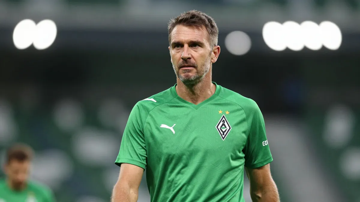 Gladbach adds Japanese flair: Uno and Hashioka sign