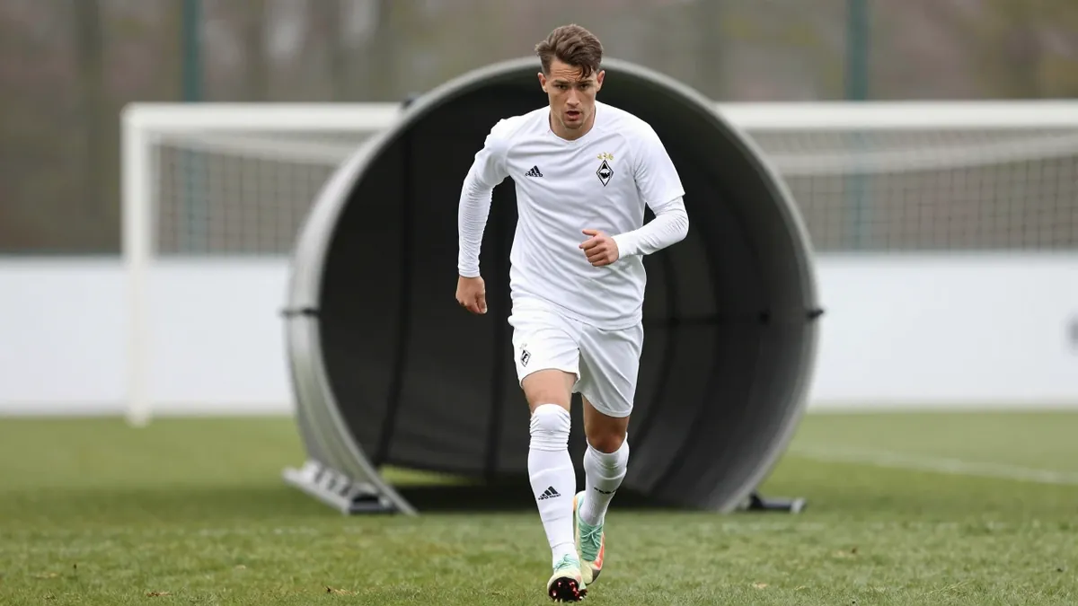 Alexander Blessin feiert sein Debüt als Gladbach-Trainer im Derby gegen Köln, während die abstiegsbedrohte Mannschaft mit...